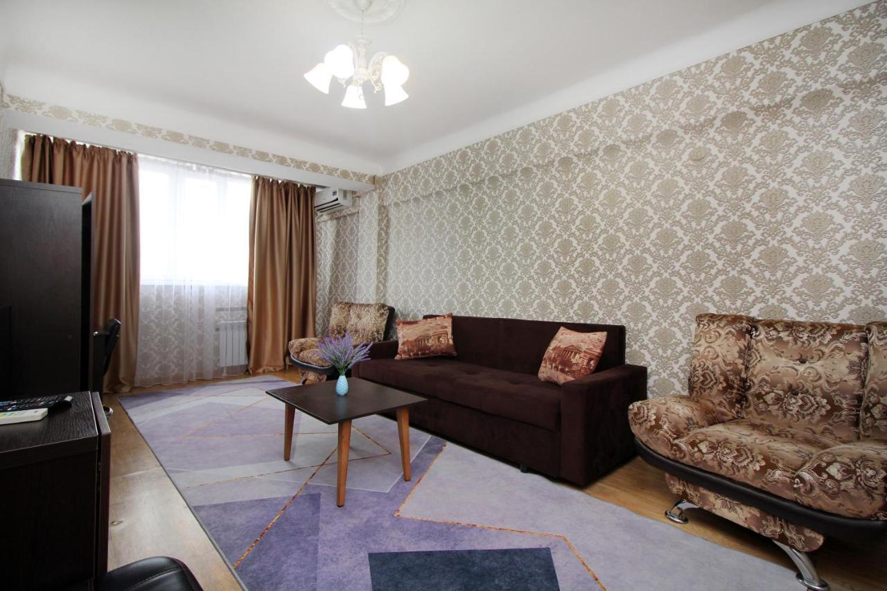Spacious Central Apartment Almatî Exterior foto