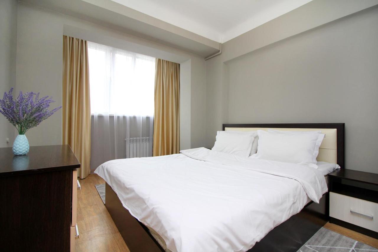 Spacious Central Apartment Almatî Exterior foto