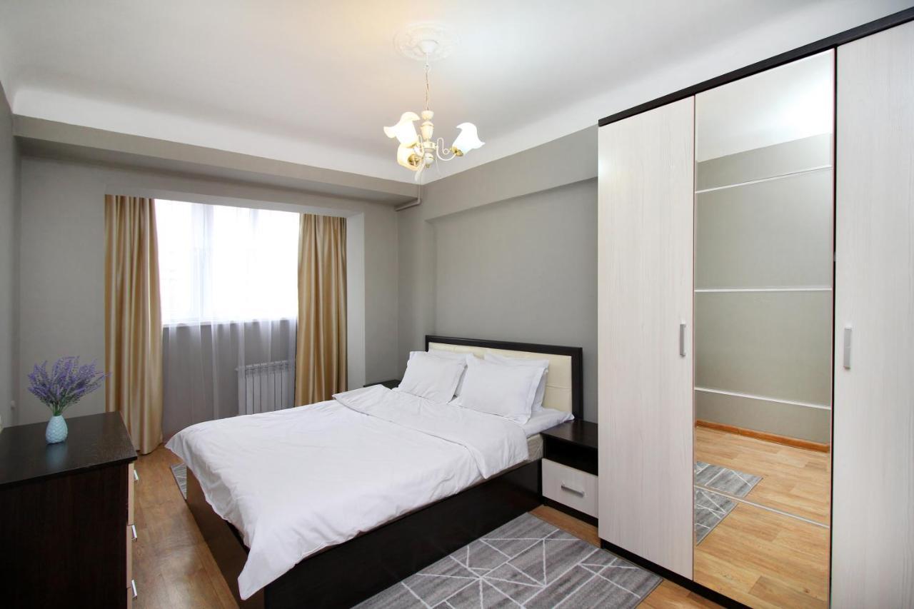 Spacious Central Apartment Almatî Exterior foto