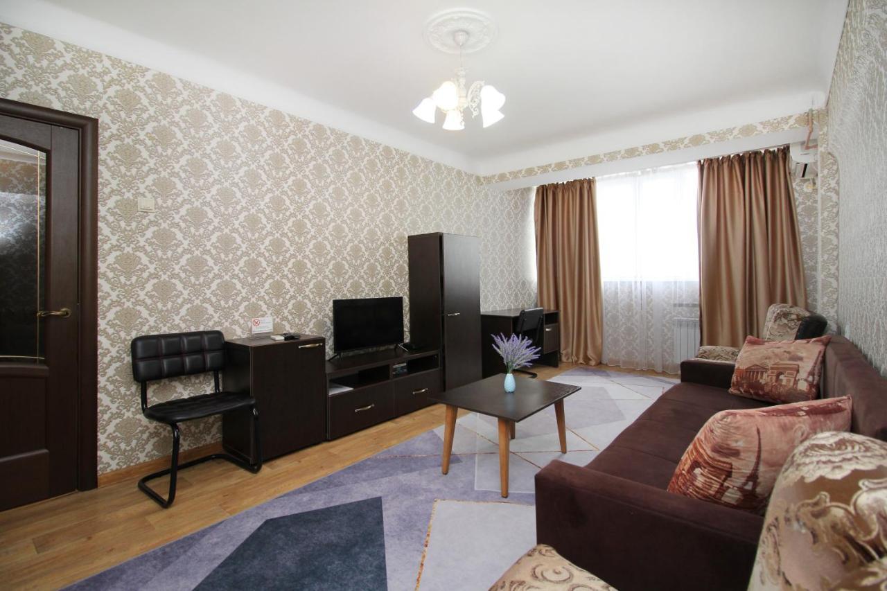 Spacious Central Apartment Almatî Exterior foto